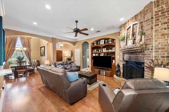 1103 Louise Lane, Ennis, TX 75119