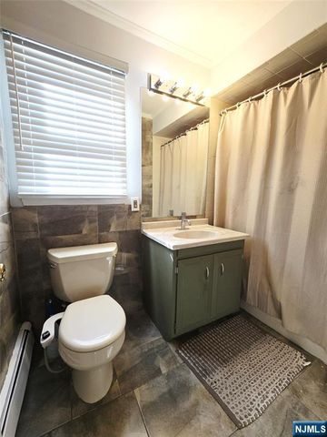 71 Wyandotte Avenue, Dumont, NJ 07628
