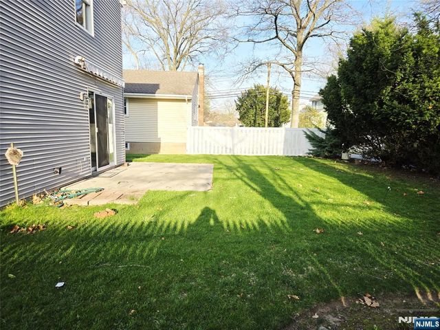 71 Wyandotte Avenue, Dumont, NJ 07628