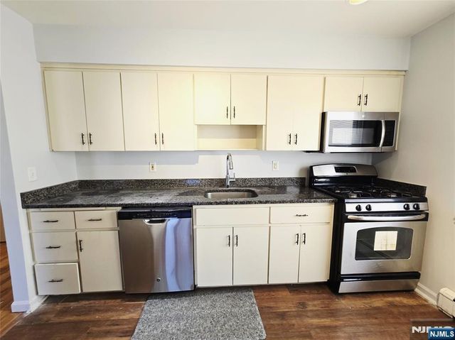 71 Wyandotte Avenue, Dumont, NJ 07628