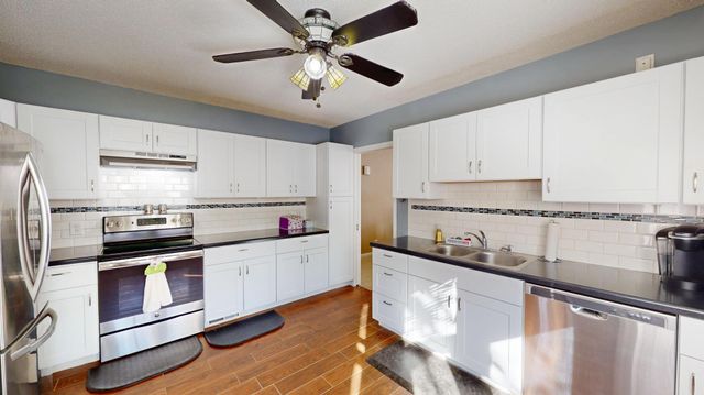 1409 Circle Drive, Albert Lea, MN 56007