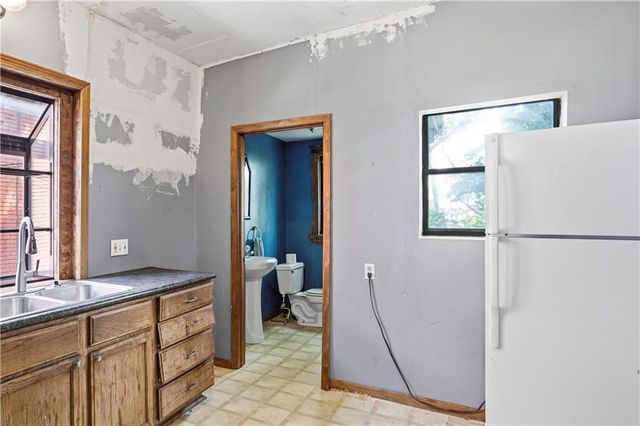 3123 Central Street, Kansas City, MO 64111