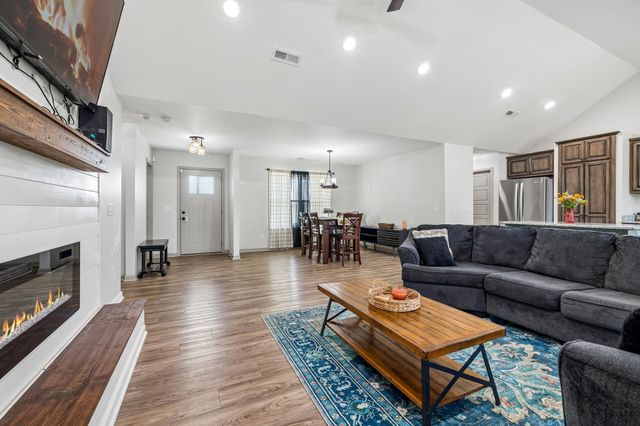 122 Hunters Ln, Westmoreland, TN 37186