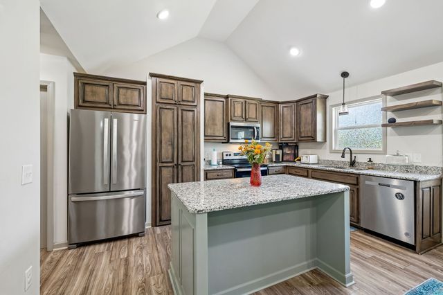122 Hunters Ln, Westmoreland, TN 37186