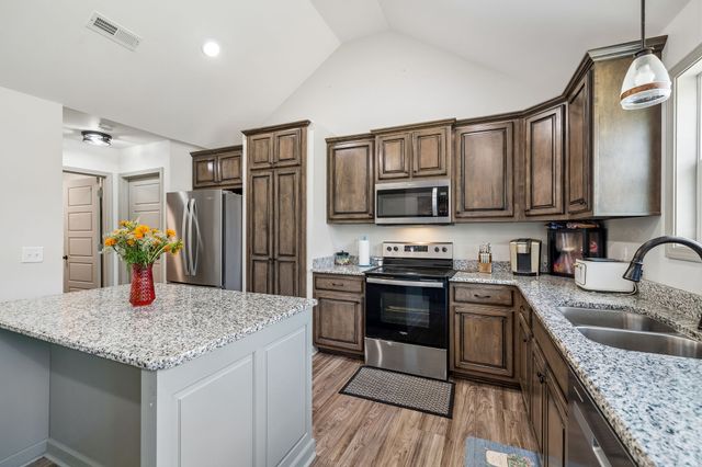122 Hunters Ln, Westmoreland, TN 37186