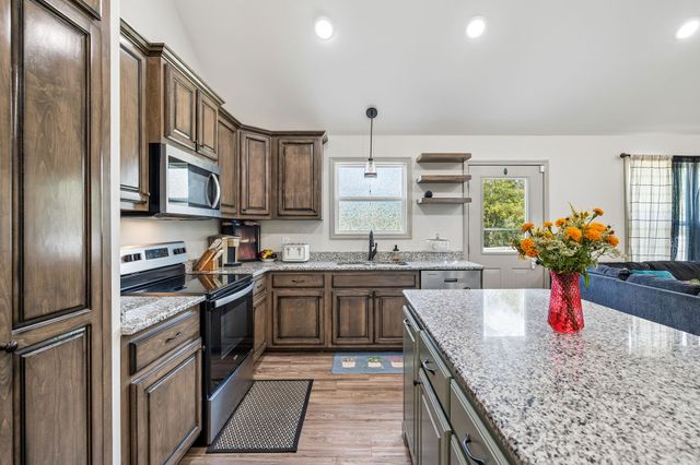 122 Hunters Ln, Westmoreland, TN 37186