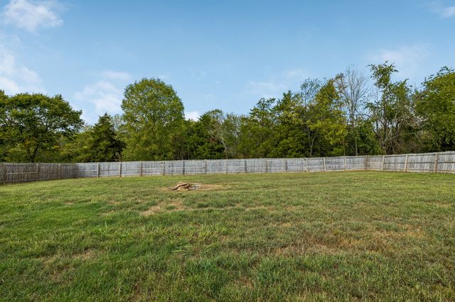 122 Hunters Ln, Westmoreland, TN 37186