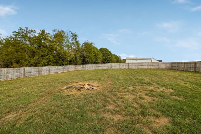 122 Hunters Ln, Westmoreland, TN 37186