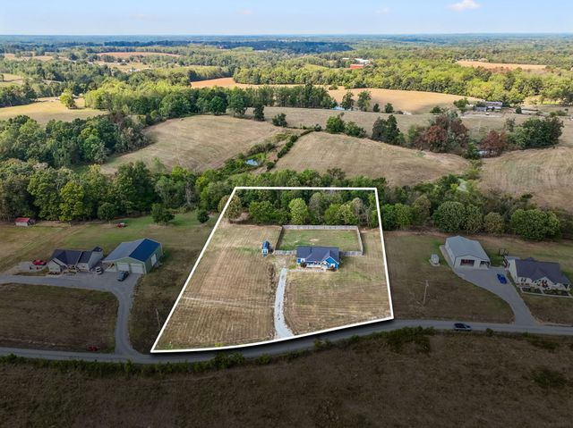 122 Hunters Ln, Westmoreland, TN 37186