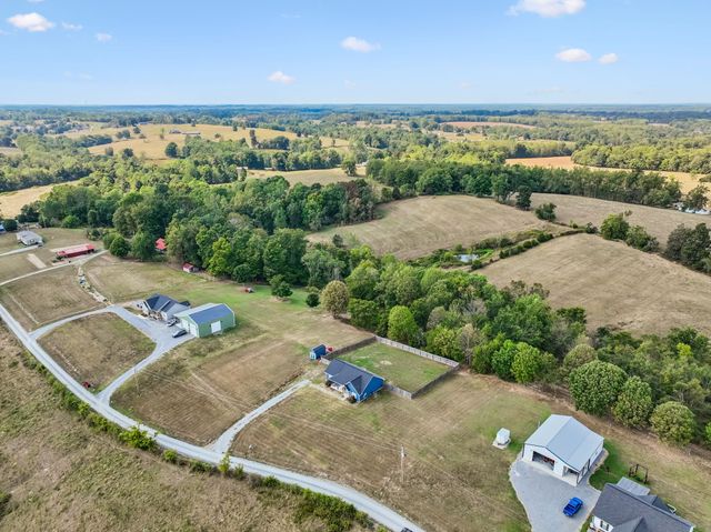 122 Hunters Ln, Westmoreland, TN 37186