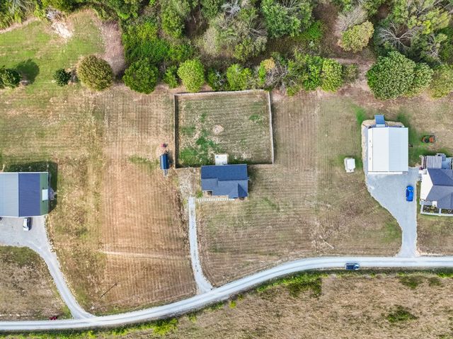 122 Hunters Ln, Westmoreland, TN 37186