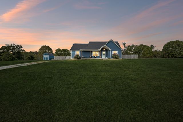 122 Hunters Ln, Westmoreland, TN 37186