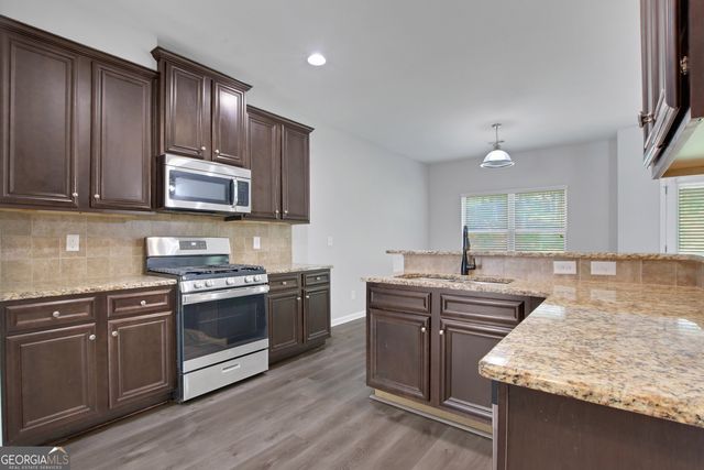 6740 Oak Hill Place, Fairburn, GA 30213