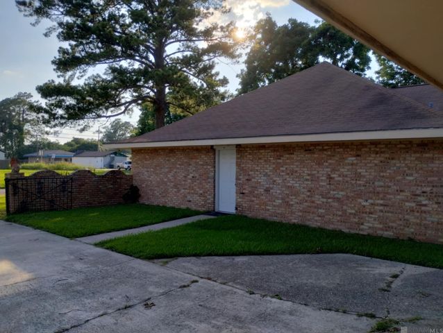 24305 Engolio St, Plaquemine, LA 70764