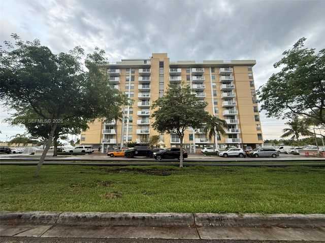2020 NE 135th Street 503, North Miami, FL 33181