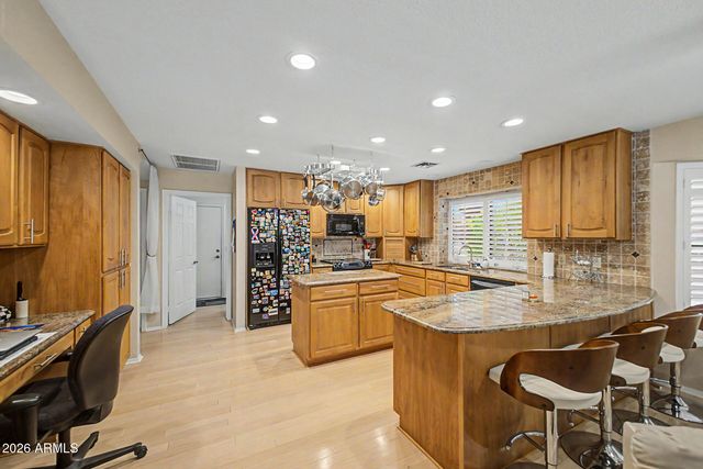 9146 W ORAIBI Drive, Peoria, AZ 85382