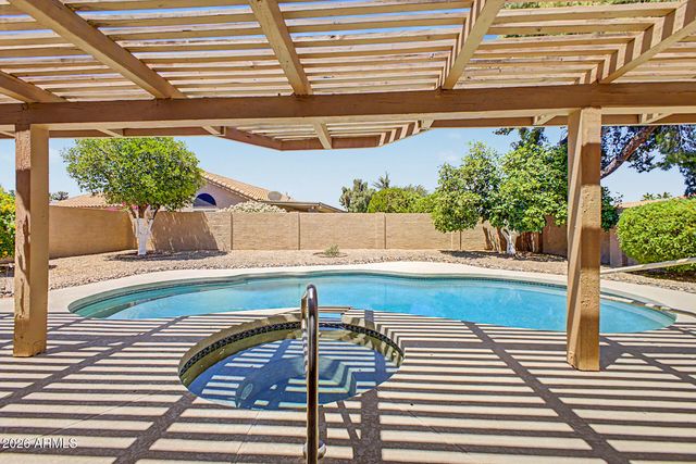9146 W ORAIBI Drive, Peoria, AZ 85382