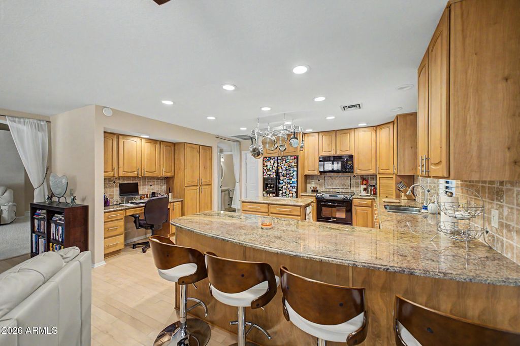 9146 W ORAIBI Drive, Peoria, AZ 85382 — photo 4