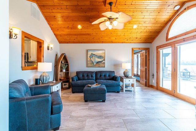 565 Lane 101 Lake Pleasant, Fremont, IN 46737