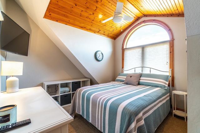 565 Lane 101 Lake Pleasant, Fremont, IN 46737