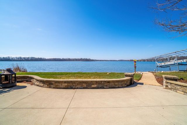 565 Lane 101 Lake Pleasant, Fremont, IN 46737