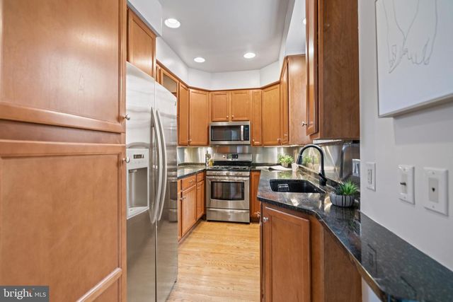 3308 CATHEDRAL AVE NW, Washington, DC 20008