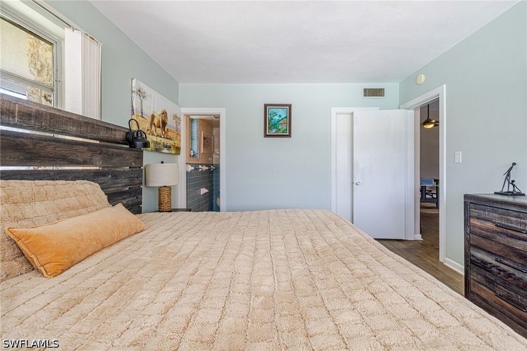 Image 11 of property listing at 4216 SE 4th PL 12, Cape Coral, FL 33904