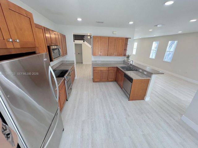 11400 NW 75th Ter, Doral, FL 33178