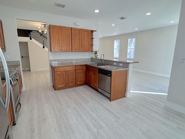 11400 NW 75th Ter, Doral, FL 33178