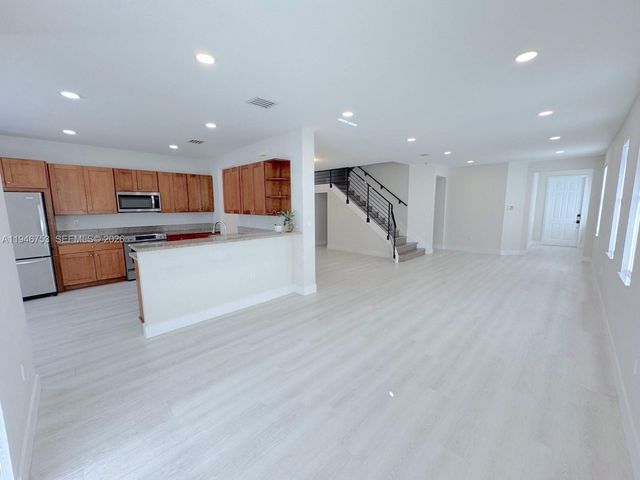 11400 NW 75th Ter, Doral, FL 33178