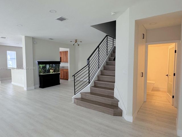 11400 NW 75th Ter, Doral, FL 33178