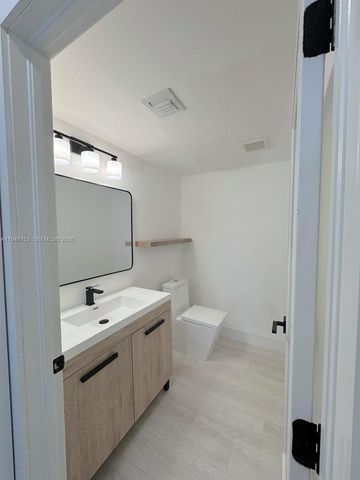 11400 NW 75th Ter, Doral, FL 33178