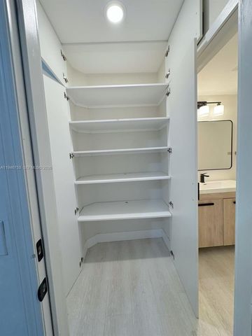 11400 NW 75th Ter, Doral, FL 33178