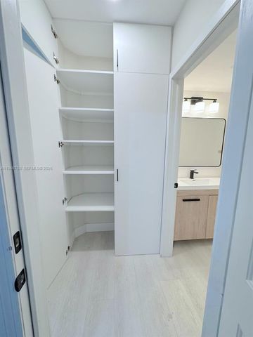 11400 NW 75th Ter, Doral, FL 33178