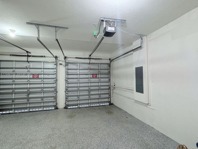 11400 NW 75th Ter, Doral, FL 33178