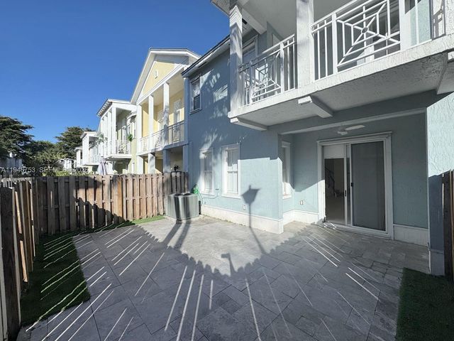 11400 NW 75th Ter, Doral, FL 33178