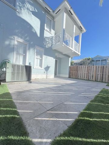 11400 NW 75th Ter, Doral, FL 33178