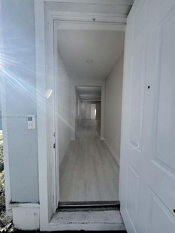 11400 NW 75th Ter, Doral, FL 33178