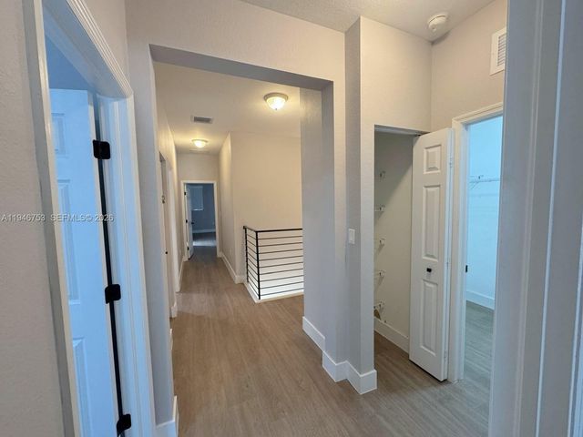 11400 NW 75th Ter, Doral, FL 33178