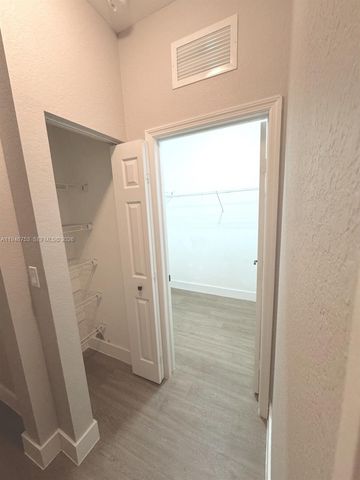 11400 NW 75th Ter, Doral, FL 33178