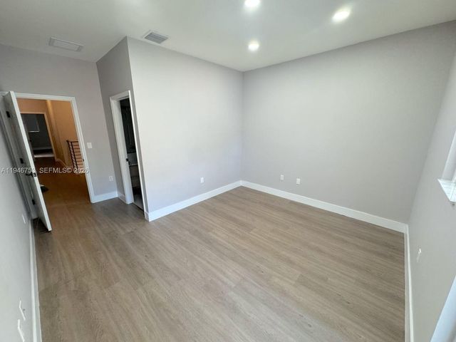 11400 NW 75th Ter, Doral, FL 33178