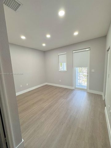 11400 NW 75th Ter, Doral, FL 33178