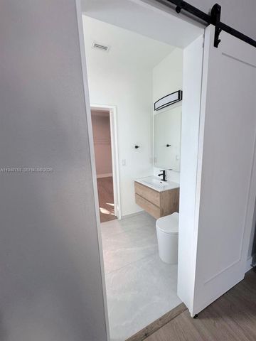 11400 NW 75th Ter, Doral, FL 33178