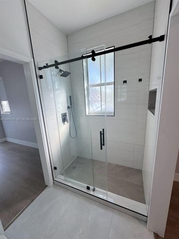 11400 NW 75th Ter, Doral, FL 33178