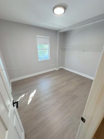 11400 NW 75th Ter, Doral, FL 33178