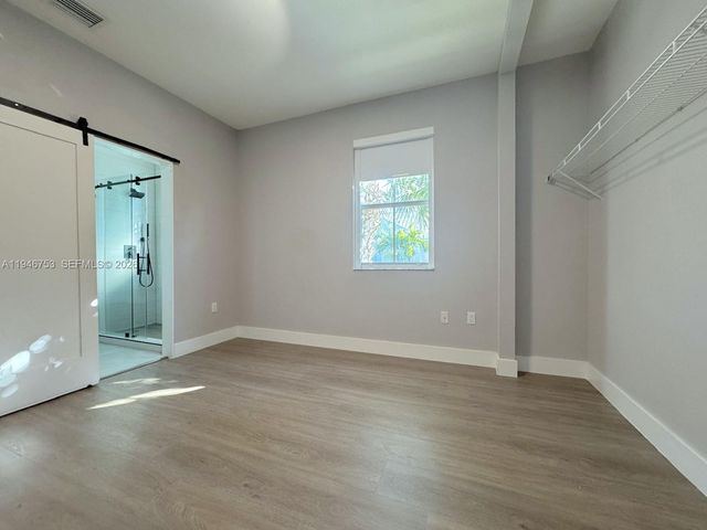 11400 NW 75th Ter, Doral, FL 33178