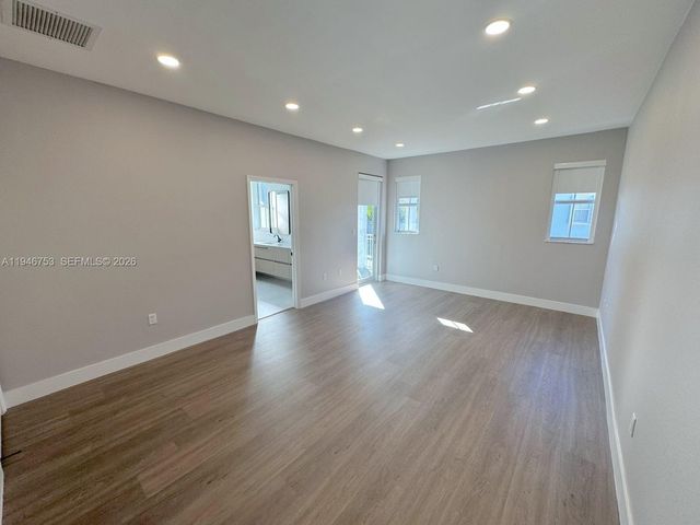 11400 NW 75th Ter, Doral, FL 33178