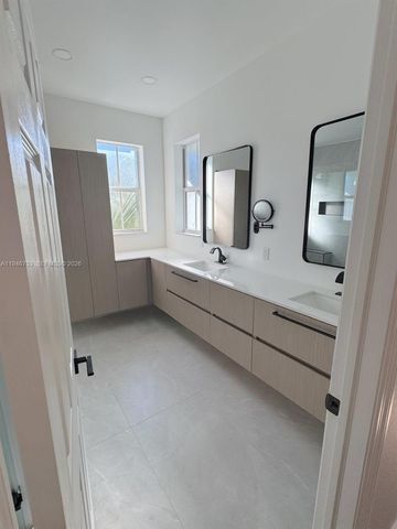 11400 NW 75th Ter, Doral, FL 33178