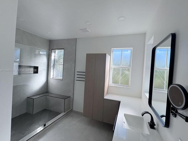 11400 NW 75th Ter, Doral, FL 33178