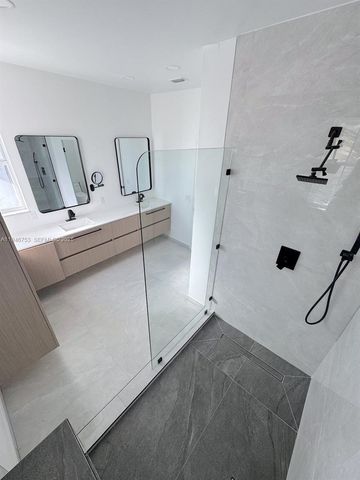 11400 NW 75th Ter, Doral, FL 33178